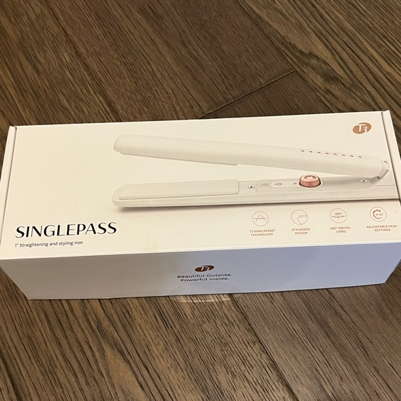 T3 SinglePass StylePlus 1” Algorithmic Straightening and Styling Iron - Picture 4 of 5